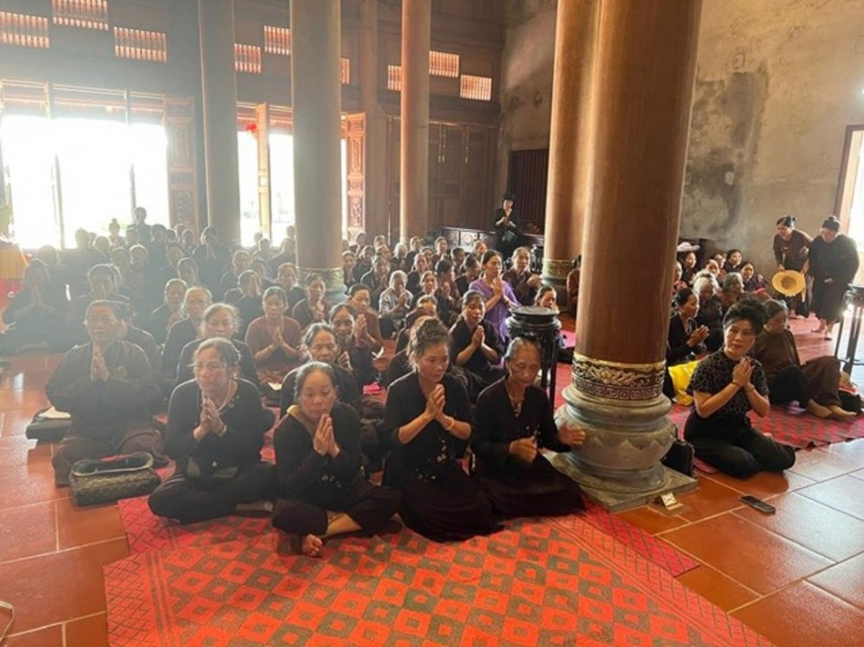 Phật tử đạo tràng chùa Thắng Phúc tham gia cầu nguyện Phật tử đạo tràng chùa Thắng Phúc tham gia cầu nguyện