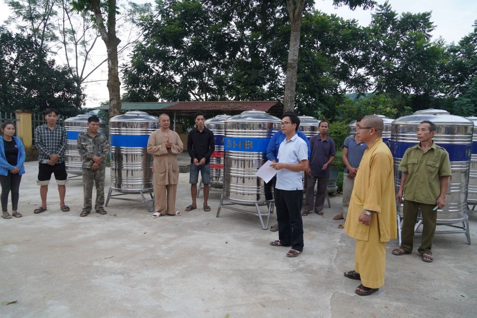 Đoàn đã đến xã Động Quan, H.Lục Yên, tỉnh Yên Bái trao 10 bồn nước sinh hoạt Đoàn đã đến xã Động Quan, H.Lục Yên, tỉnh Yên Bái trao 10 bồn nước sinh hoạt