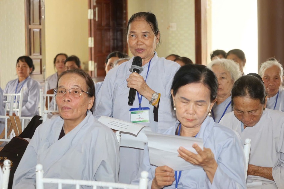Tu sinh đặt câu hỏi đến chư tôn đức trong Giảng sư đoàn Ban Hoằng pháp GHPGVN tỉnh Tu sinh đặt câu hỏi đến chư tôn đức trong Giảng sư đoàn Ban Hoằng pháp GHPGVN tỉnh