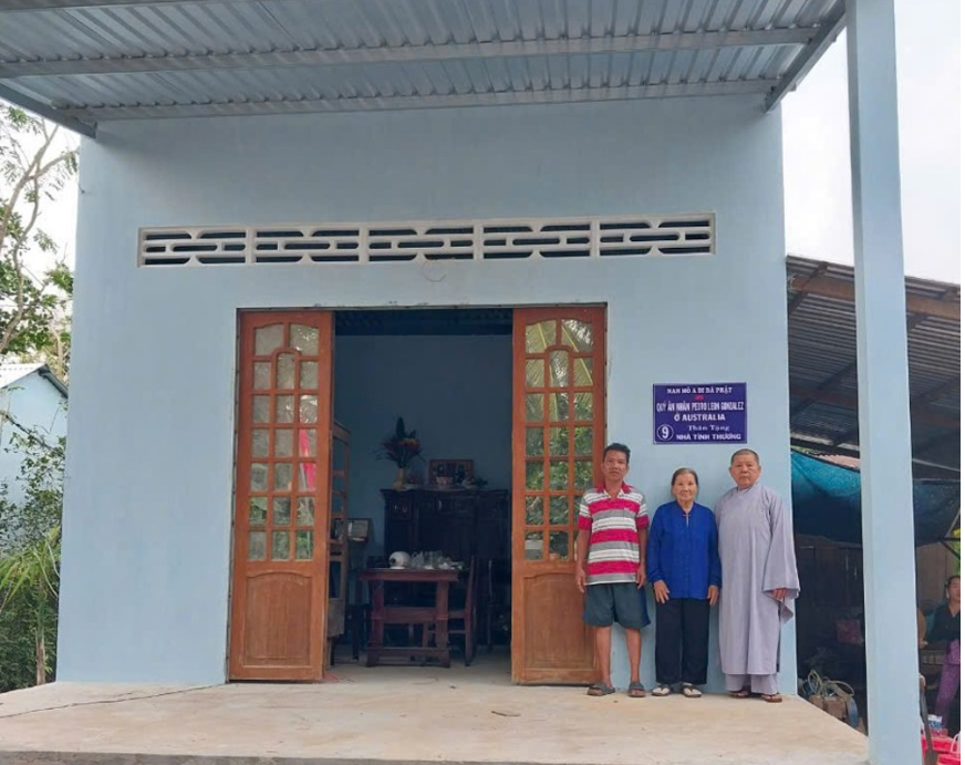 Bàn giao căn nhà mới cho gia đình