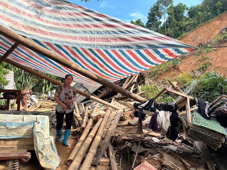Căn nhà gia đình anh Phan Văn Đường, tại thôn 3, xã Minh Quán bị sập hoàn toàn trong bão số 3 Căn nhà gia đình anh Phan Văn Đường, tại thôn 3, xã Minh Quán bị sập hoàn toàn trong bão số 3