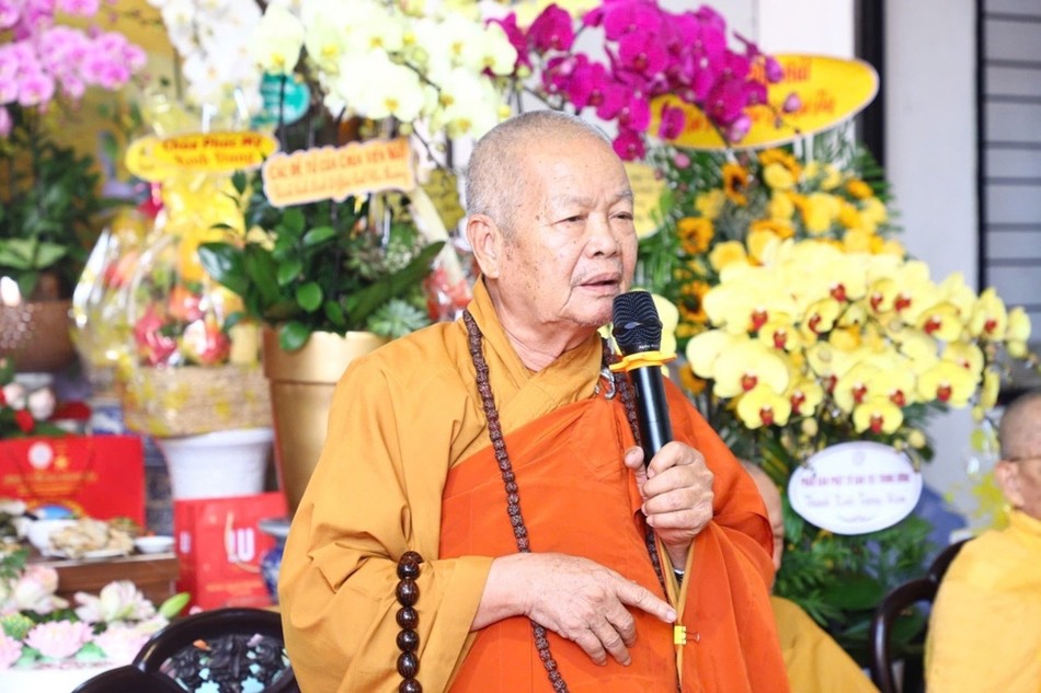 Hòa thượng Thích Quảng Thiện ban đạo từ Hòa thượng Thích Quảng Thiện ban đạo từ