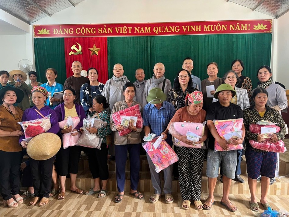 Chia sẻ với bà con bị ảnh hưởng nặng nề bởi bão số 3 tại Lào Cai Chia sẻ với bà con bị ảnh hưởng nặng nề bởi bão số 3 tại Lào Cai