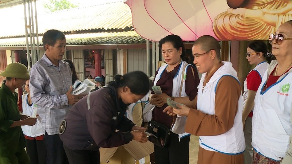 Đoàn trao quà đến các hộ bị ảnh hưởng bởi bão số 3, tại tỉnh Yên Bái Đoàn trao quà đến các hộ bị ảnh hưởng bởi bão số 3, tại tỉnh Yên Bái