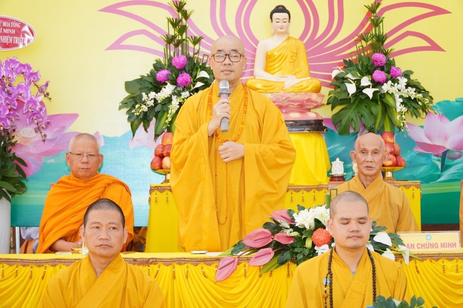 Thượng tọa Thích Quảng Lộc ban đạo từ Thượng tọa Thích Quảng Lộc ban đạo từ