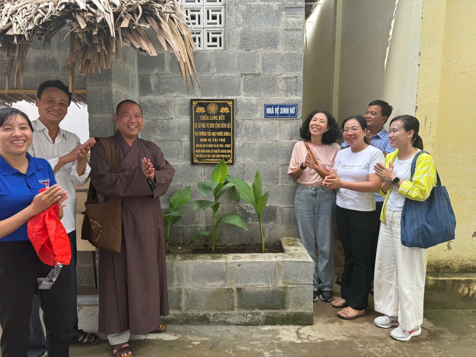 Công trình nhà vệ sinh cộng đồng số 1, tại Trường Tiểu học Phước Hưng A Công trình nhà vệ sinh cộng đồng số 1, tại Trường Tiểu học Phước Hưng A