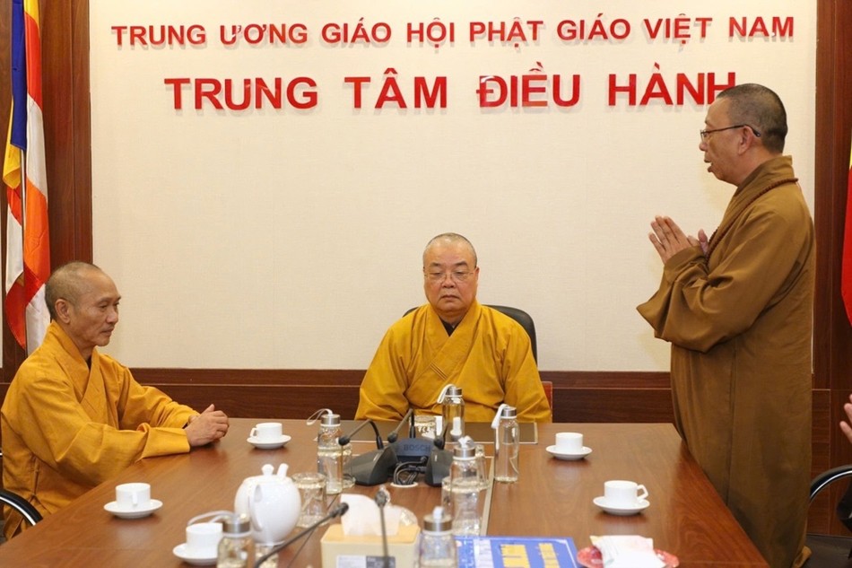 Thượng tọa Thích Quảng Tuấn chia sẻ với chư tôn đức lãnh đạo Giáo hội Thượng tọa Thích Quảng Tuấn chia sẻ với chư tôn đức lãnh đạo Giáo hội