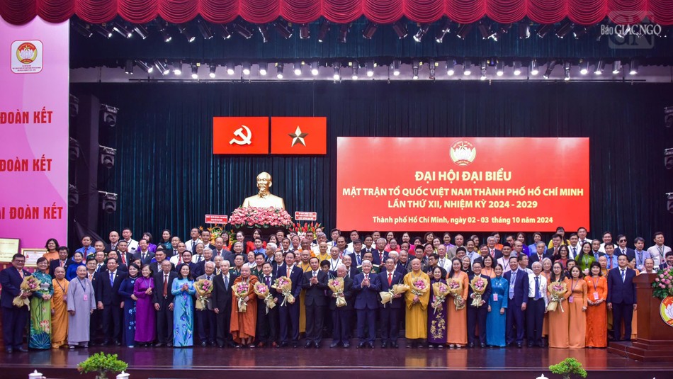 Toàn thể nhân sự Ủy ban MTTQVN TP.HCM khóa XII, nhiệm kỳ 2024-2029 ra mắt Đại hội Toàn thể nhân sự Ủy ban MTTQVN TP.HCM khóa XII, nhiệm kỳ 2024-2029 ra mắt Đại hội