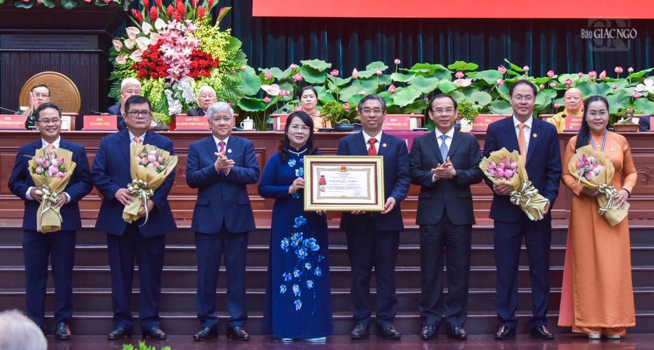 Ủy ban MTTQVN TP.HCM đón nhận Huân chương Lao động hạng Ba của Chủ tịch nước CHXHCNVN trao tặng tại Đại hội Ủy ban MTTQVN TP.HCM đón nhận Huân chương Lao động hạng Ba của Chủ tịch nước CHXHCNVN trao tặng tại Đại hội