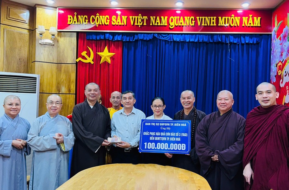 Thường trực Ban Trị sự Phật giáo TP.Biên Hòa trao đến Ủy ban MTTQVN TP.Biên Hòa 100 triệu đồng ủng hộ đồng bào vùng bão lũ Thường trực Ban Trị sự Phật giáo TP.Biên Hòa trao đến Ủy ban MTTQVN TP.Biên Hòa 100 triệu đồng ủng hộ đồng bào vùng bão lũ