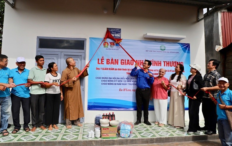 Khánh thành căn nhà mới cho gia đình ông Y Clach Rcam Khánh thành căn nhà mới cho gia đình ông Y Clach Rcam