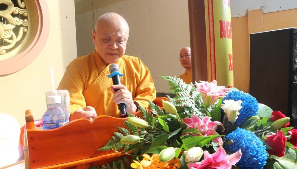 Thượng tọa Thích Huệ Đức, Trưởng ban Tổ chức phát biểu khai mạc