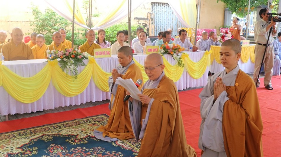 Sư cô Thích nữ Như Nhi đã dâng lời phát nguyện