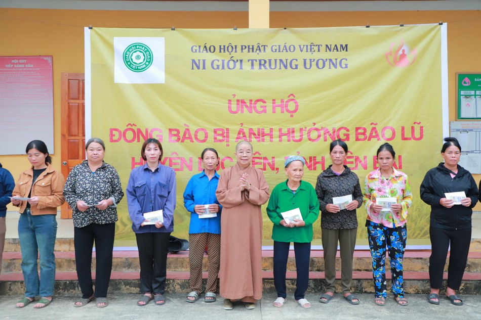 Chia sẻ phần nào khó khăn trước mắt với bà con H.Lục Yên