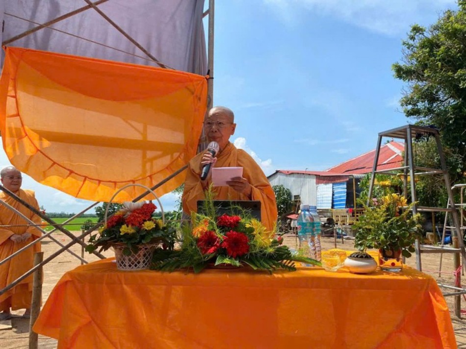 Ni trưởng Thích nữ Tín Liên phát biểu khai mạc Ni trưởng Thích nữ Tín Liên phát biểu khai mạc