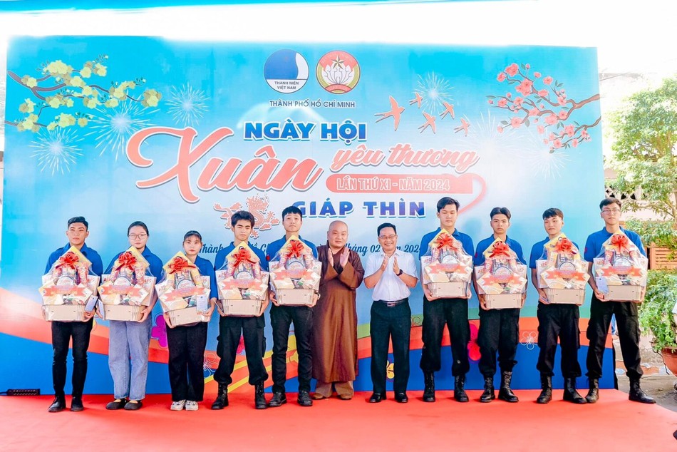 Thượng tọa Thích Trung Nguyện tại Ngày hội Xuân yêu thương Giáp Thìn - Ảnh: TNVNTP