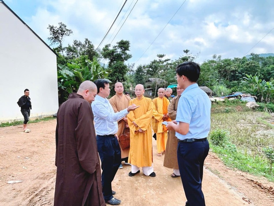 Đoàn trao đổi công tác thiện nguyện Đoàn trao đổi công tác thiện nguyện