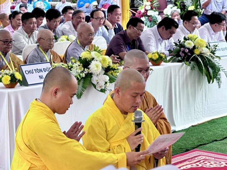 Đại đức Thích Đức Sơn đã dâng lời phát nguyện Đại đức Thích Đức Sơn đã dâng lời phát nguyện