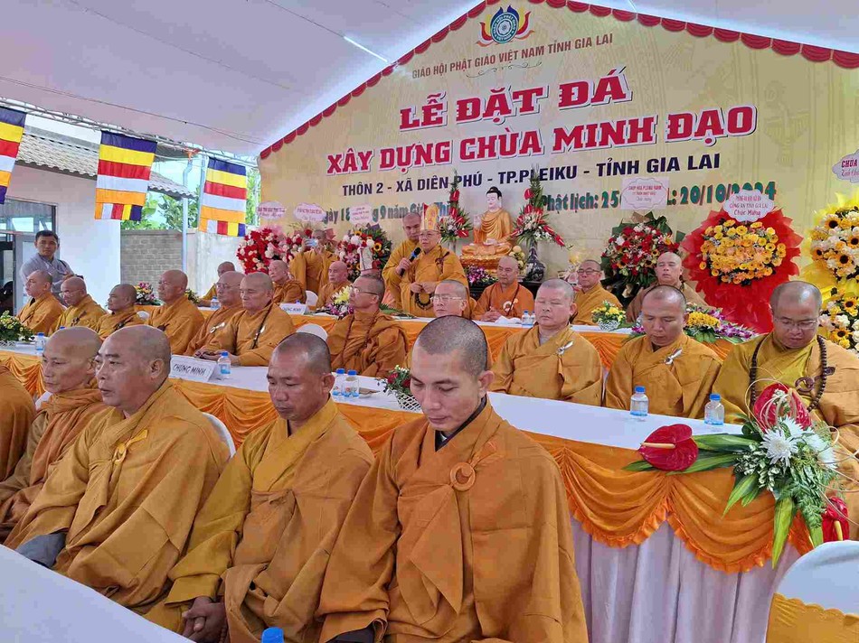 Hòa thượng Thích Quảng Xả ban đạo từ