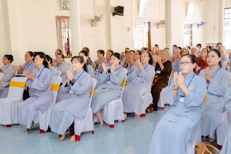 Phật tử tham gia khóa tu Phật tử tham gia khóa tu