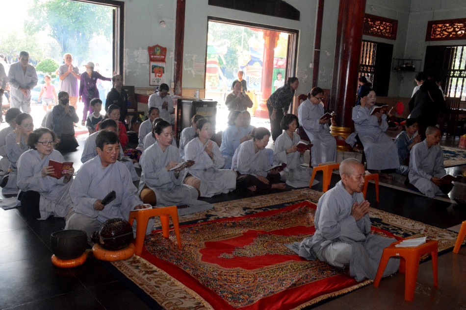 Các đạo tràng tại TP.Bạc Liêu cũng luân phiên tụng niệm nhân ngày vía Đức Quán Thế Âm Các đạo tràng tại TP.Bạc Liêu cũng luân phiên tụng niệm nhân ngày vía Đức Quán Thế Âm