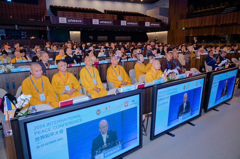 Chư tôn đức GHPGVN tham dự Hội nghị Phật giáo vì hòa bình thế giới tại Pháp Chư tôn đức GHPGVN tham dự Hội nghị Phật giáo vì hòa bình thế giới tại Pháp