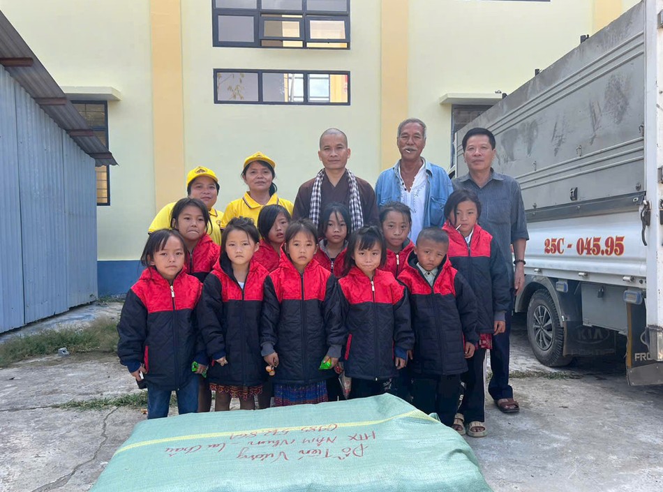 Chùa Pháp Huyền trao quà mùa Đông cho học sinh vùng cao tỉnh Lai Châu Chùa Pháp Huyền trao quà mùa Đông cho học sinh vùng cao tỉnh Lai Châu