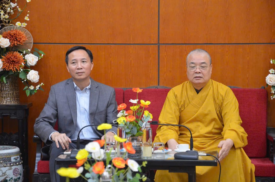 Trưởng lão Hòa thượng Thích Thanh Nhiễu tiếp thân mật Trưởng ban Tôn giáo Chính phủ Vũ Hoài Bắc đến thăm, chúc mừng nhân kỷ niệm 43 năm ngày thành lập GHPGVN Trưởng lão Hòa thượng Thích Thanh Nhiễu tiếp thân mật Trưởng ban Tôn giáo Chính phủ Vũ Hoài Bắc đến thăm, chúc mừng nhân kỷ niệm 43 năm ngày thành lập GHPGVN