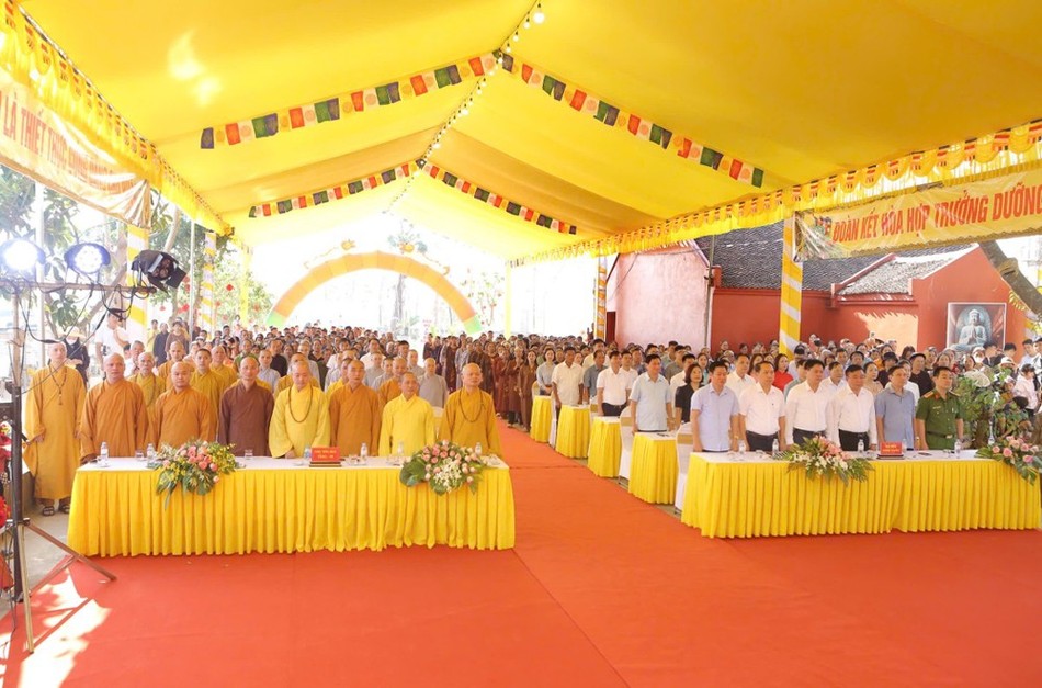 Chư tôn đức, đại diện các cơ quan tham dự Chư tôn đức, đại diện các cơ quan tham dự