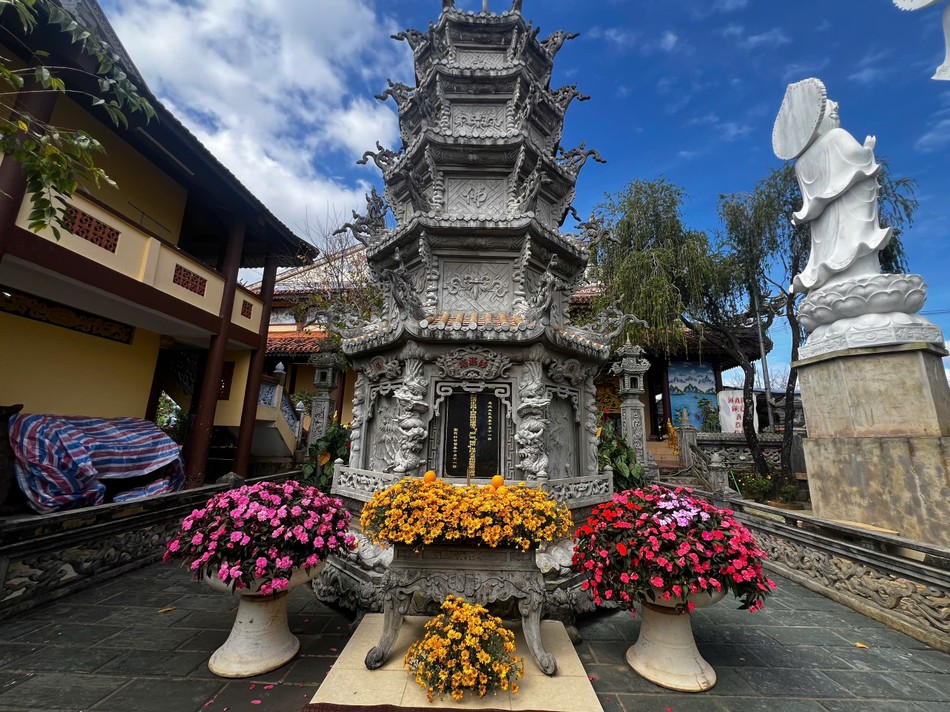 Tháp Hòa thượng Thích Đức Thiệu tại chùa Liên Trì Tháp Hòa thượng Thích Đức Thiệu tại chùa Liên Trì