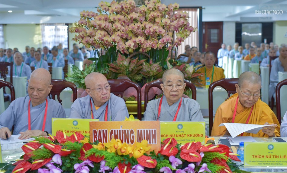 Chư Ni Ban Chứng minh Chư Ni Ban Chứng minh