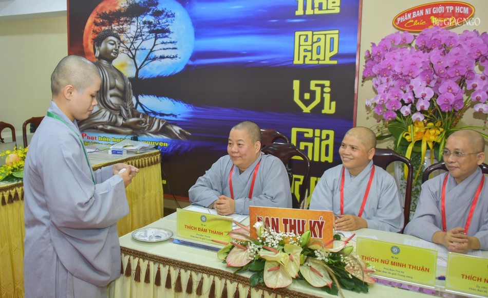 Thí sinh bốc thăm 1 trong 6 chủ đề của hội thi Thí sinh bốc thăm 1 trong 6 chủ đề của hội thi