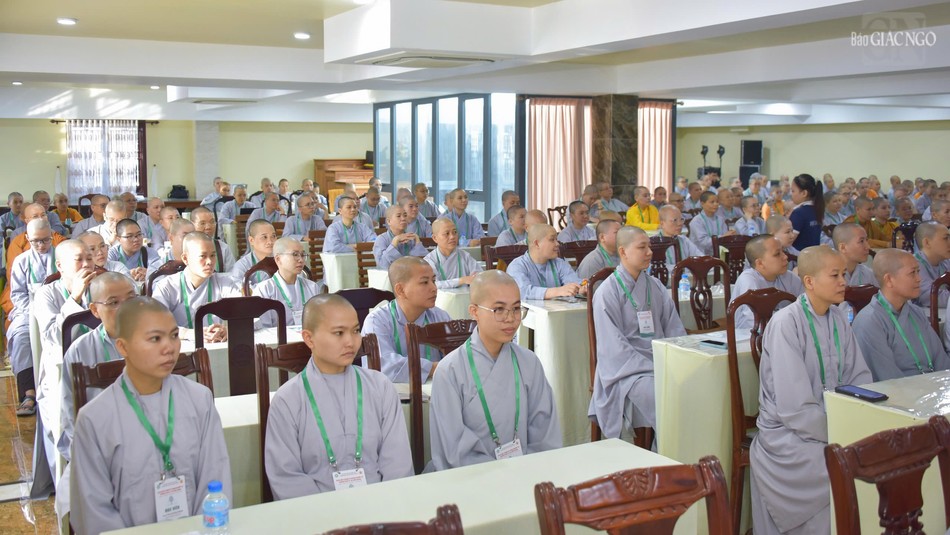 Hội chúng gần 200 học viên Khóa bồi dưỡng kỹ năng hoằng pháp và Hội thi thuyết giảng Hội chúng gần 200 học viên Khóa bồi dưỡng kỹ năng hoằng pháp và Hội thi thuyết giảng