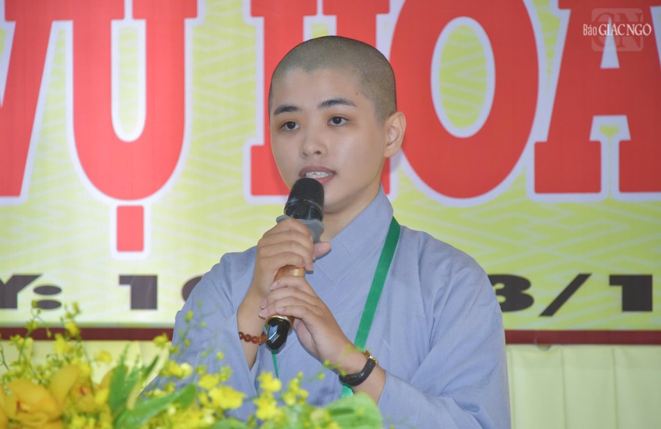 Thí sinh Thích nữ Trung Tín trình bày chủ đề Ý nghĩa Phật đản Thí sinh Thích nữ Trung Tín trình bày chủ đề Ý nghĩa Phật đản