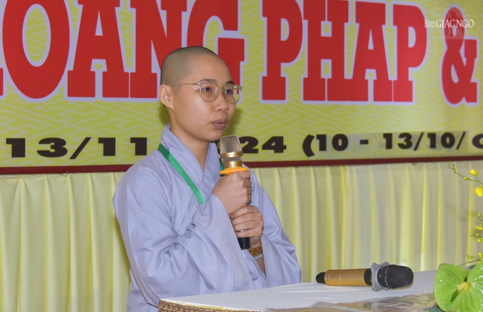 Thí sinh Thích nữ Hương Châu trình bày chủ đề Ý nghĩa Phật đản Thí sinh Thích nữ Hương Châu trình bày chủ đề Ý nghĩa Phật đản