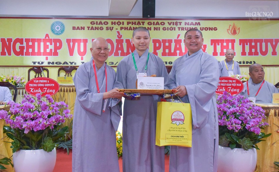 Sư cô Thích nữ Tịnh Trí (tỉnh Bà Rịa - Vũng Tàu) đạt giải nhì Sư cô Thích nữ Tịnh Trí (tỉnh Bà Rịa - Vũng Tàu) đạt giải nhì