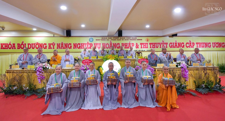 7 thí sinh được chọn vào vòng chung kết xếp hạng 7 thí sinh được chọn vào vòng chung kết xếp hạng