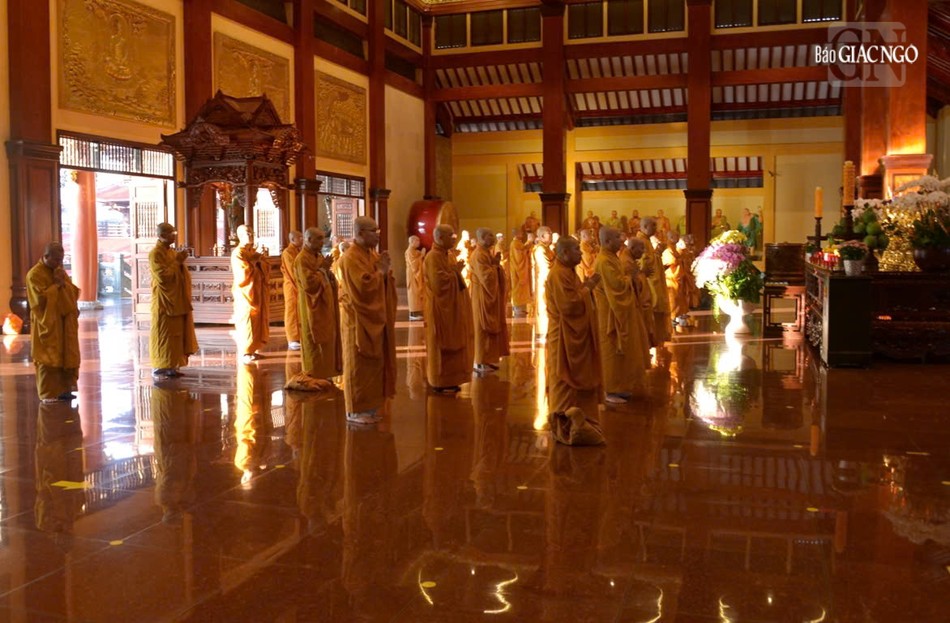 Bố-tát là ngày trưởng tịnh, định kỳ thuyết giới theo Luật Phật chế định