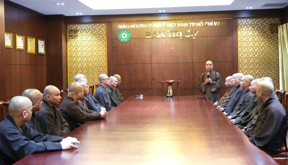 Thượng tọa Thích Quảng Chơn, Trưởng ban Nghi lễ GHPGVN TP.HCM triển khai một số công việc được Ban Nghi lễ T.Ư phân công - Ảnh: H.Giang Thượng tọa Thích Quảng Chơn, Trưởng ban Nghi lễ GHPGVN TP.HCM triển khai một số công việc được Ban Nghi lễ T.Ư phân công - Ảnh: H.Giang