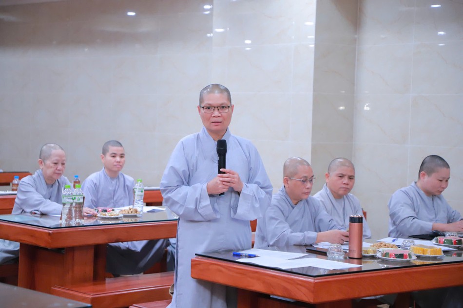 Ni sư Thích nữ Huệ Đức báo cáo tóm tắt các hoạt động Phật sự của Ni giới Ni sư Thích nữ Huệ Đức báo cáo tóm tắt các hoạt động Phật sự của Ni giới