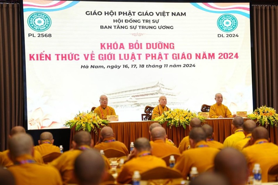 Chư vị Trưởng lão Hòa thượng chứng minh và tham dự Chư vị Trưởng lão Hòa thượng chứng minh và tham dự