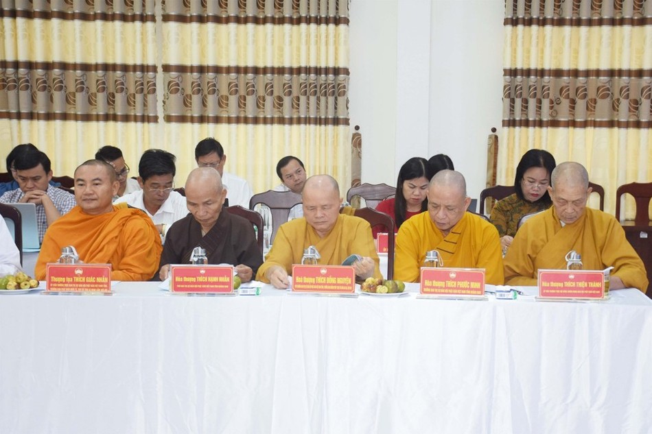 Chư tôn đức Ban Trị sự tỉnh tham dự Chư tôn đức Ban Trị sự tỉnh tham dự