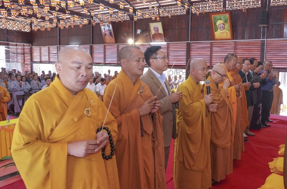 Chư tôn đức thành kính tưởng niệm Chư tôn đức thành kính tưởng niệm