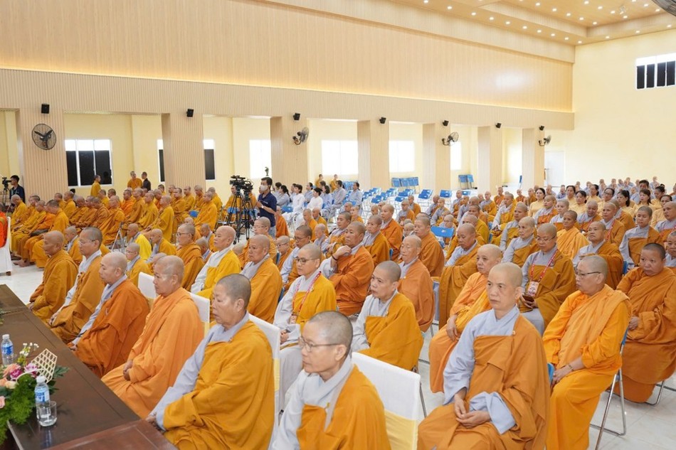 Chư tôn đức Tăng, Ni và giới tử tại lễ khai mạc Chư tôn đức Tăng, Ni và giới tử tại lễ khai mạc