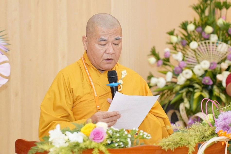 Thượng tọa Thích Minh Tiến phát biểu cảm tạ Thượng tọa Thích Minh Tiến phát biểu cảm tạ