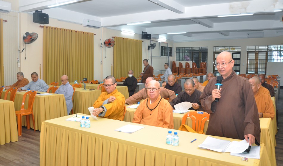 Thượng tọa Thích Trí Định báo các các hồ sơ còn tồn đọng