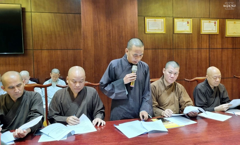 Thượng tọa Thích Minh Nhựt báo cáo Hội thi giáo lý Phật tử cấp quận huyện