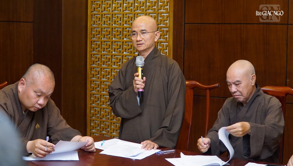 Thượng tọa Thích Thiện Quý phát biểu đóng góp một số ý kiến