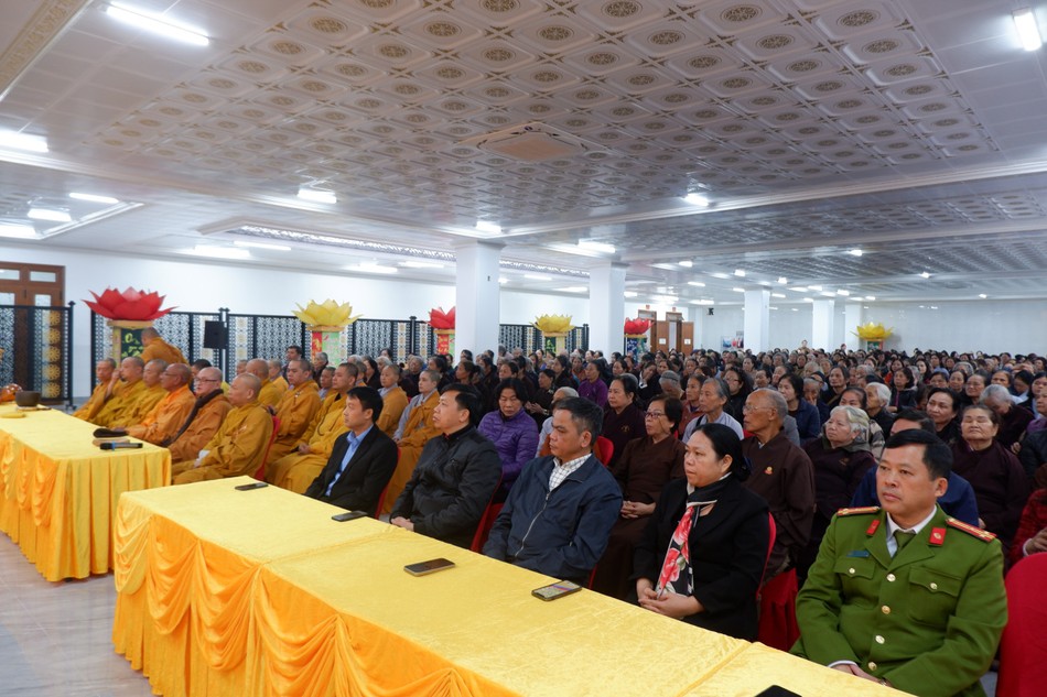 Chư tôn đức Tăng Ni và các đại biểu, Phật tử tham dự Chư tôn đức Tăng Ni và các đại biểu, Phật tử tham dự