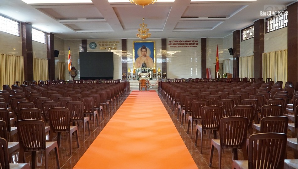 Đại lễ tưởng niệm Đức vua - Phật hoàng Trần Nhân Tông sẽ diễn ra tại Việt Nam Quốc Tự vào lúc 8 giờ ngày 1-12 (1-11-Giáp Thìn) Đại lễ tưởng niệm Đức vua - Phật hoàng Trần Nhân Tông sẽ diễn ra tại Việt Nam Quốc Tự vào lúc 8 giờ ngày 1-12 (1-11-Giáp Thìn)